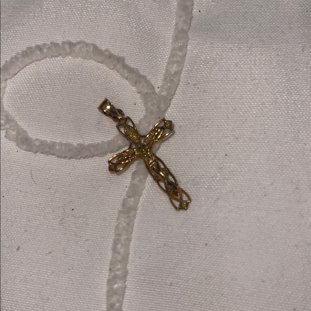Elegant 10K Gold Cross Pendant- NWT